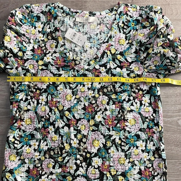 NWT LOFT Floral Shirred Puff Sleeve Top M - Picture 12 of 16